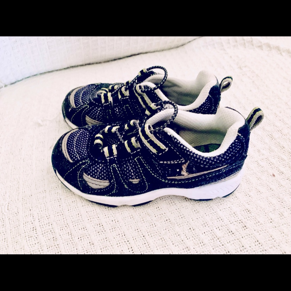Kids Merrill’s size 10